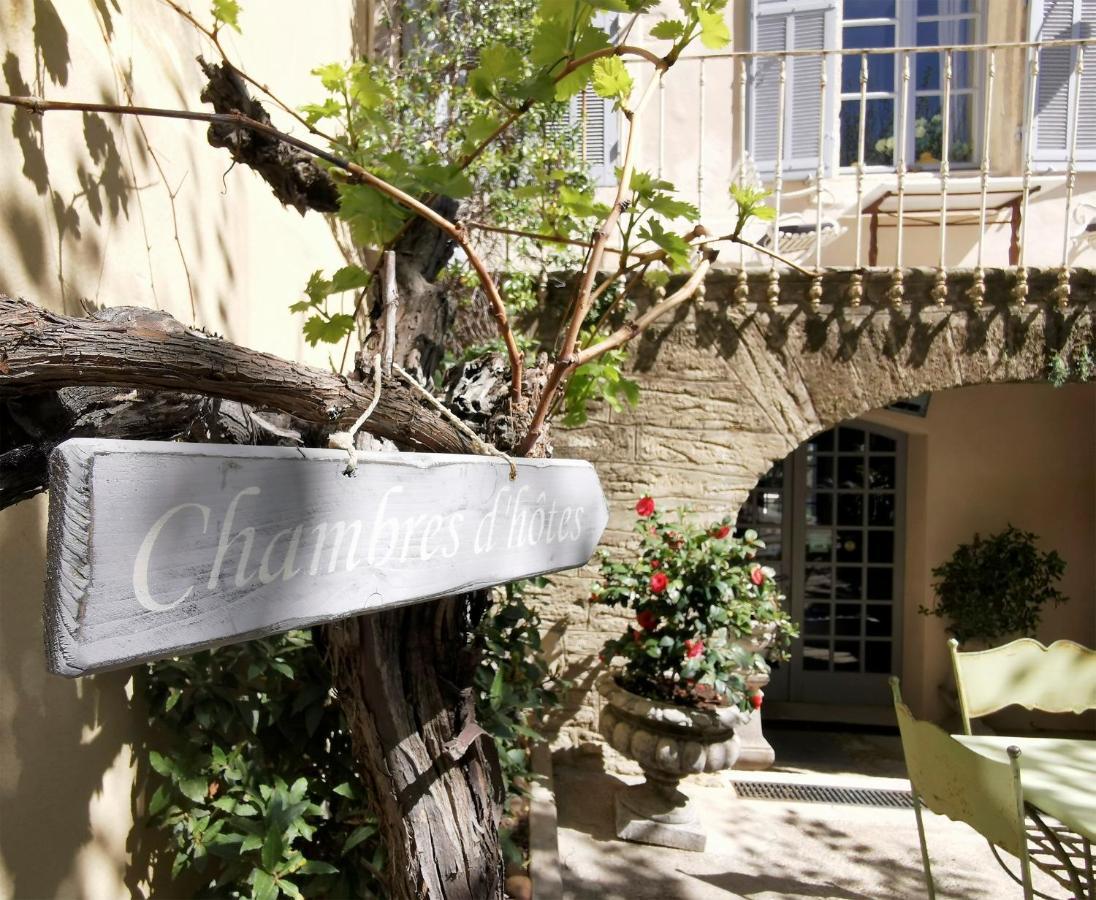 Le Petit Chateau Bed & Breakfast Chateauneuf-de-Gadagne Exterior photo