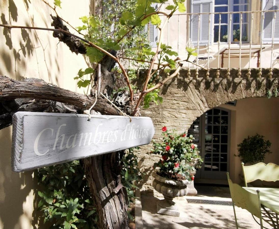 Le Petit Chateau Chateauneuf-de-Gadagne Exterior photo