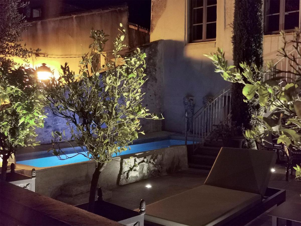 Le Petit Chateau Chateauneuf-de-Gadagne Exterior photo