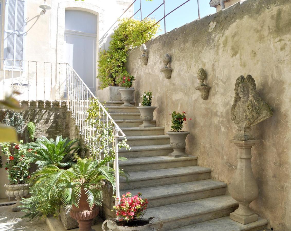 Le Petit Chateau Bed & Breakfast Chateauneuf-de-Gadagne Exterior photo