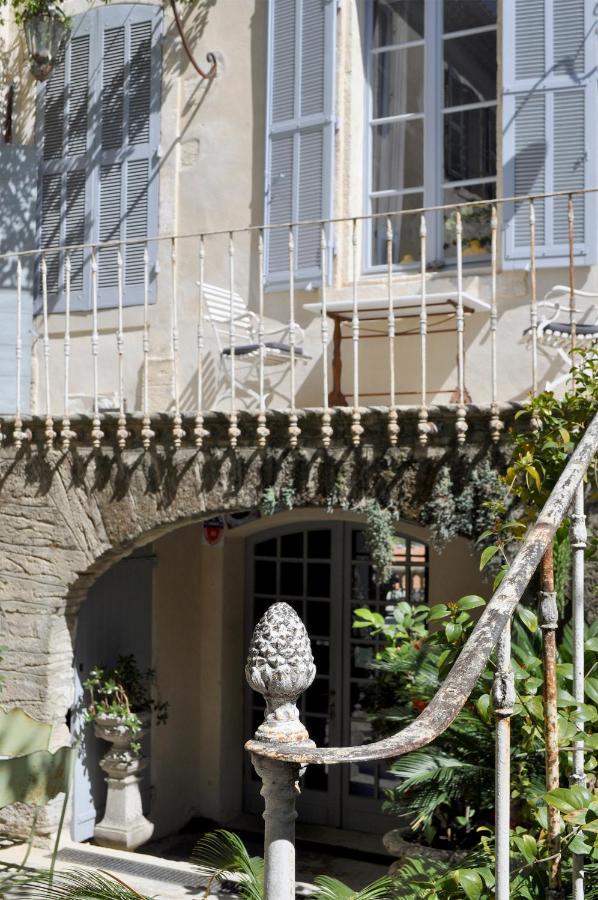 Le Petit Chateau Bed & Breakfast Chateauneuf-de-Gadagne Exterior photo