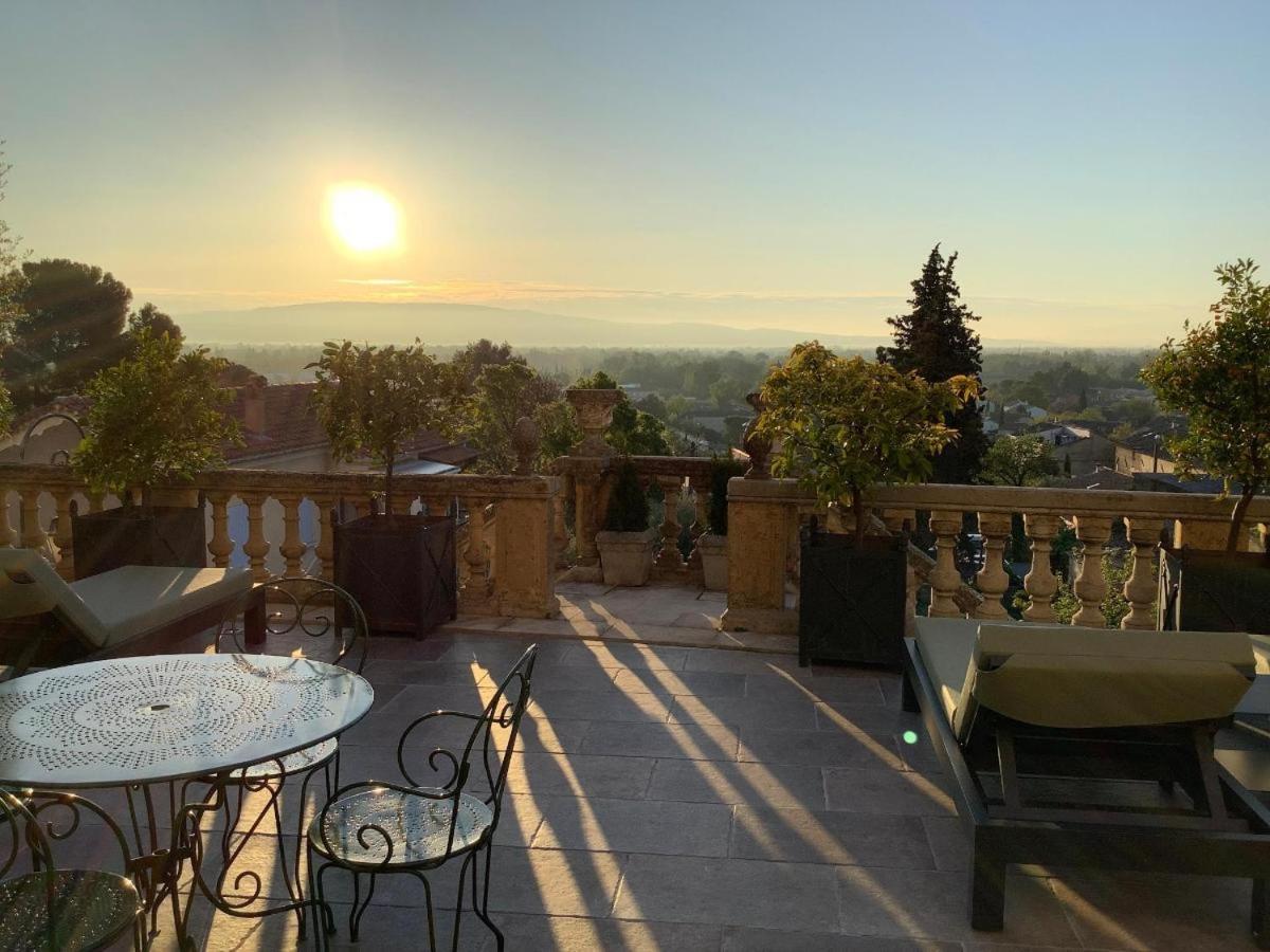 Le Petit Chateau Chateauneuf-de-Gadagne Exterior photo