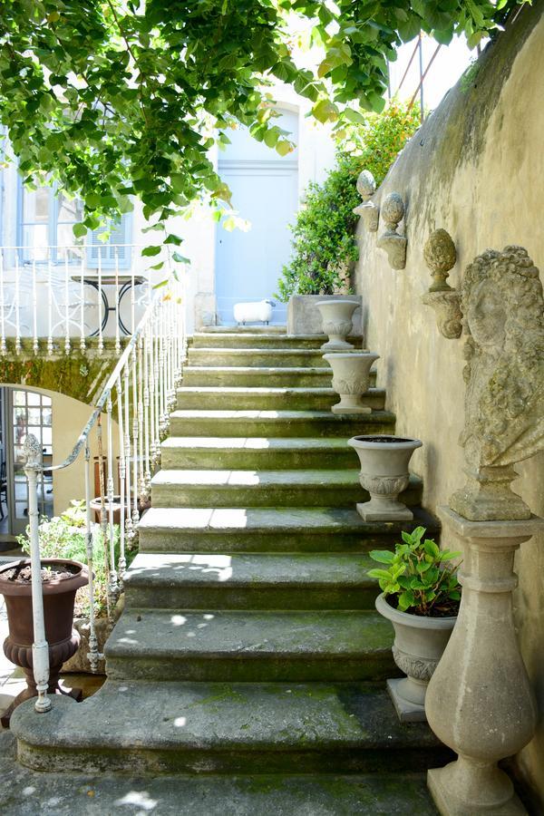 Le Petit Chateau Bed & Breakfast Chateauneuf-de-Gadagne Exterior photo