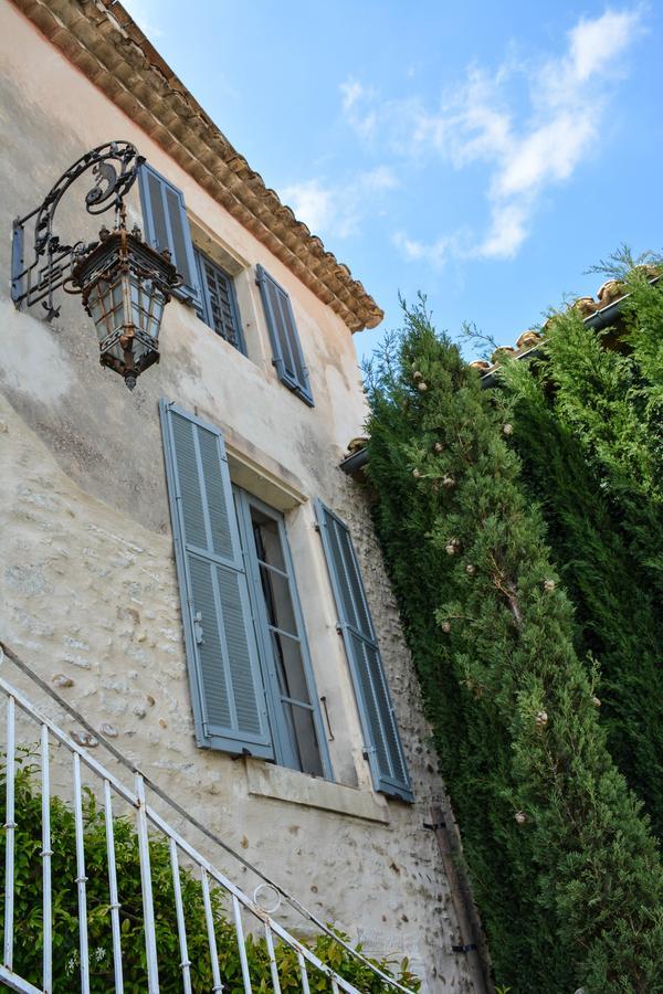 Le Petit Chateau Bed & Breakfast Chateauneuf-de-Gadagne Exterior photo