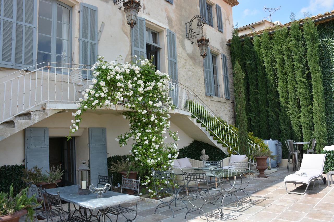 Le Petit Chateau Bed & Breakfast Chateauneuf-de-Gadagne Exterior photo